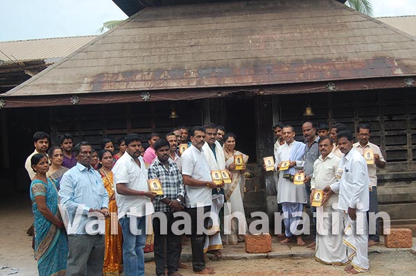 ಮುಲ್ಕಿ: ‘ಅಷ್ಟಬಂದ ಬ್ರಹ್ಮಕಲಶಾಭಿಷೇಕ’ದ ಆಮಂತ್ರಣ ಪತ್ರ ಬಿಡುಗಡೆ